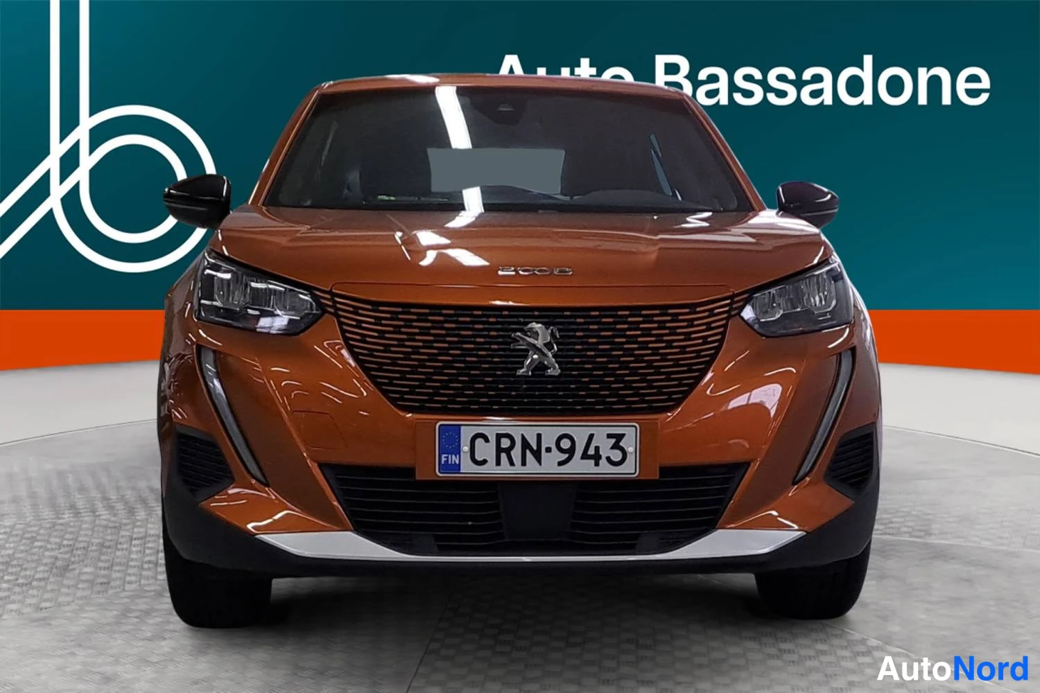 Oranssi Peugeot E-2008 2023, edestä, kuva 3