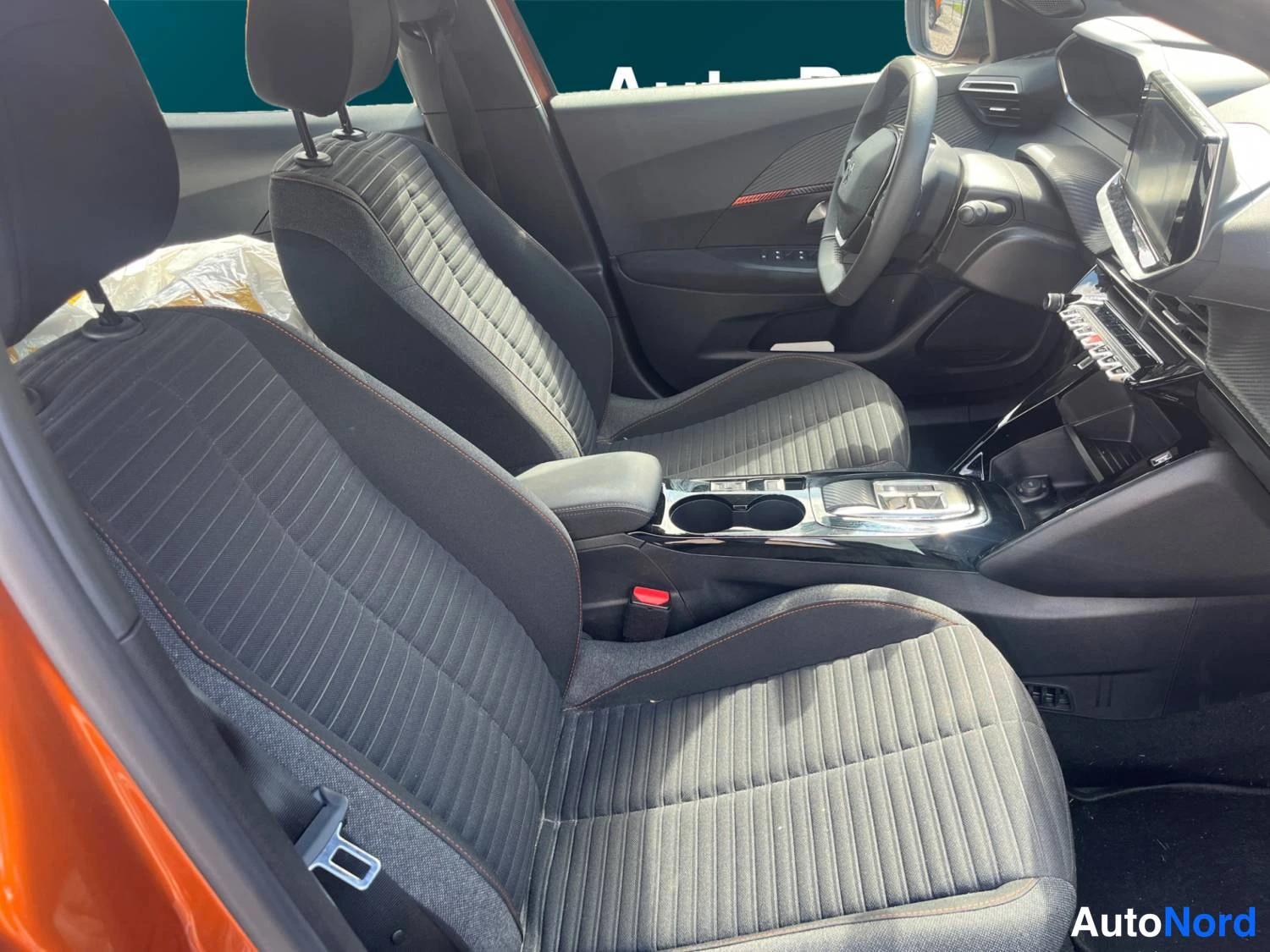 Oranssi Peugeot E-2008 2023, kuva 9