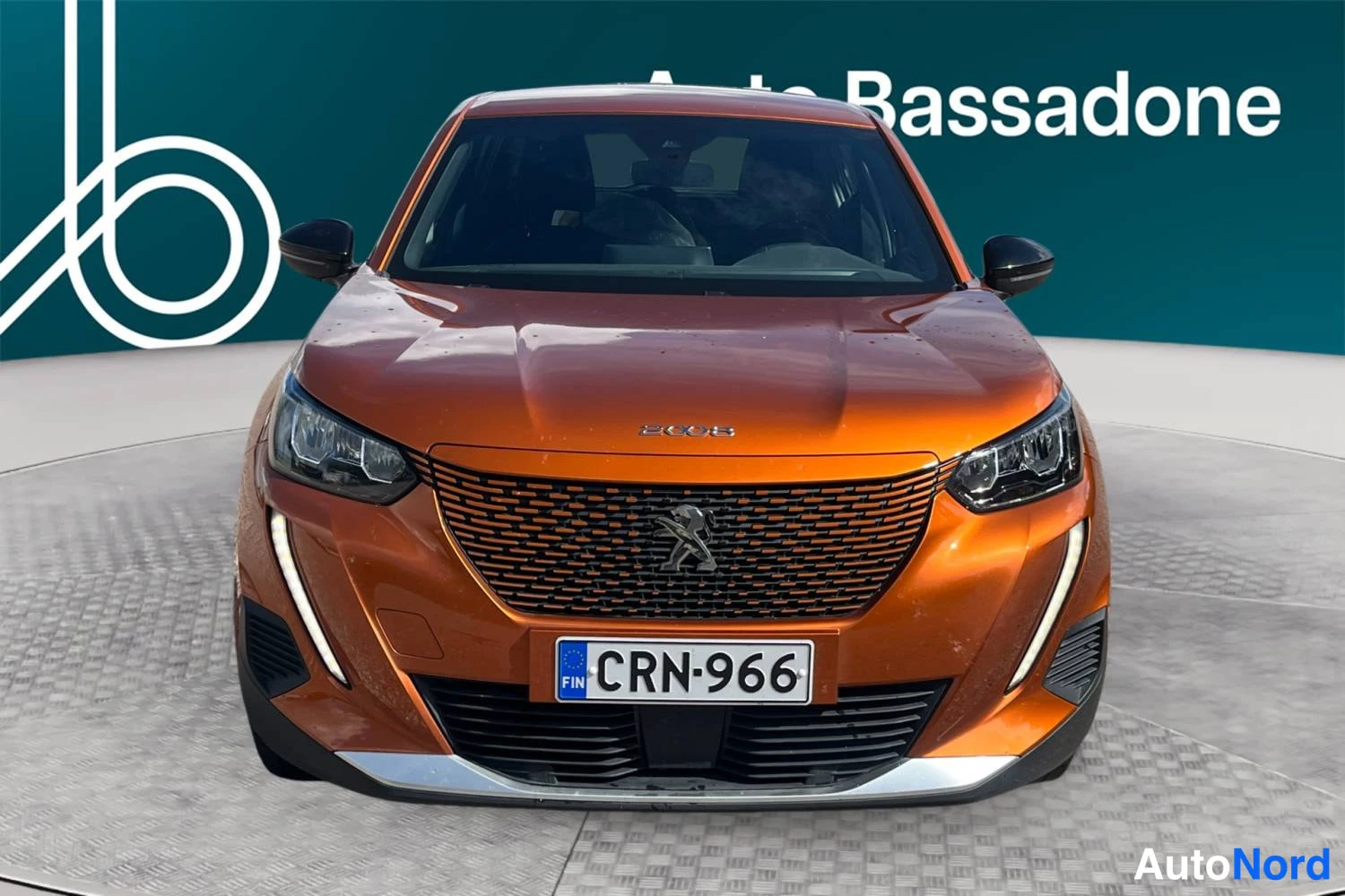 Oranssi Peugeot E-2008 2023, edestä, kuva 4