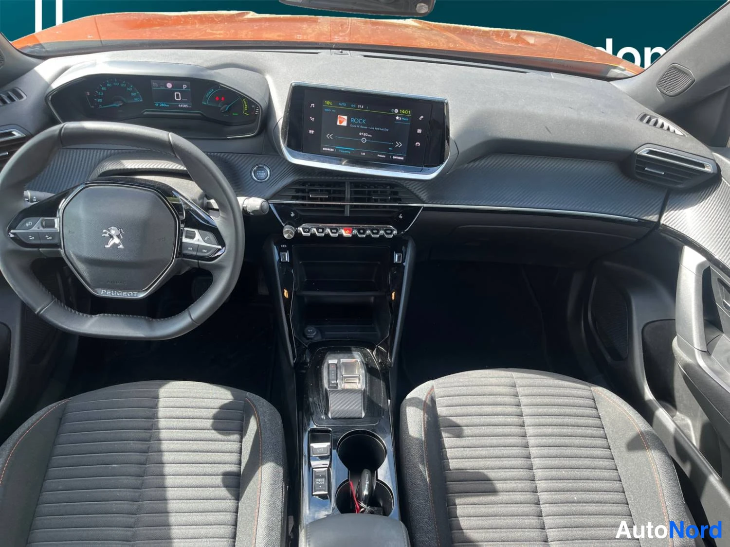 Oranssi Peugeot E-2008 2023, kuva 12