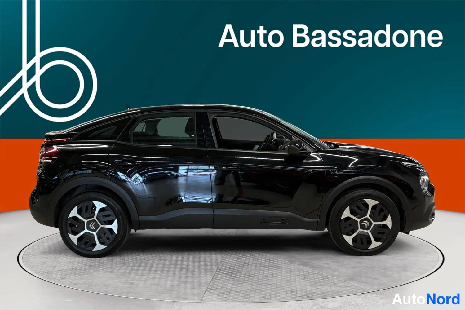 Musta Citroen C4 2024, takaviisto, kuva 6
