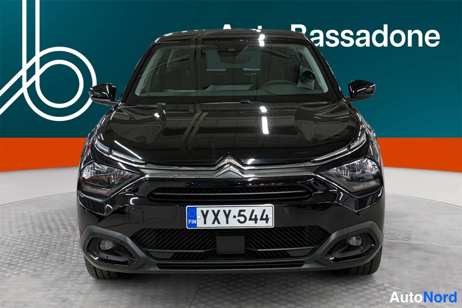 Musta Citroen C4 2024, edestä, kuva 3