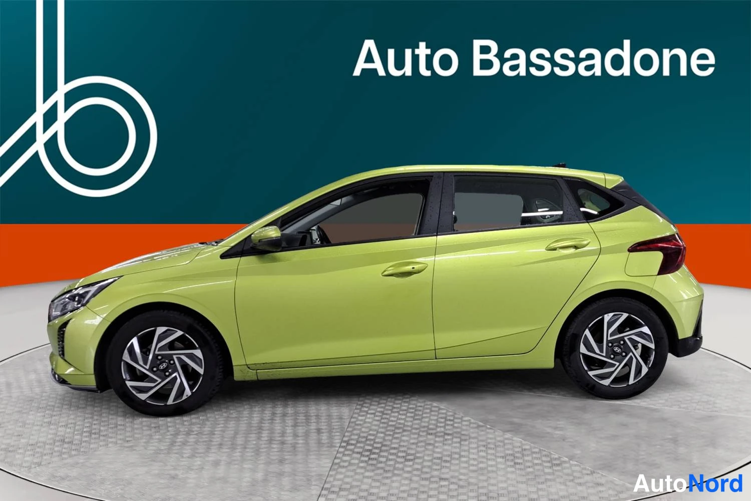 Vihreä Hyundai I20 2024, sivulta, kuva 5