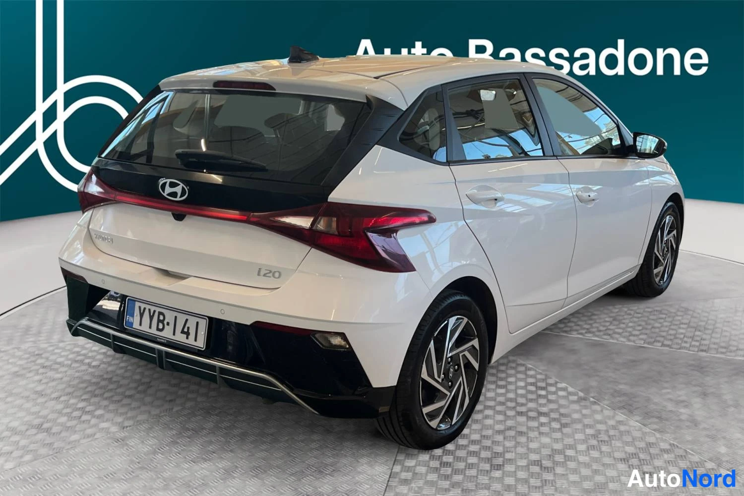 Valkoinen Hyundai I20 2024, takaviisto, kuva 7