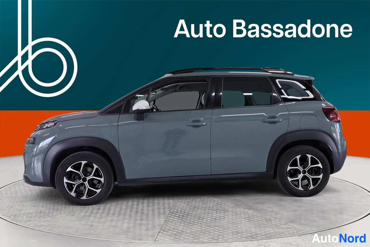 Harmaa Citroen C3 aircross 2021, sivulta, kuva 4
