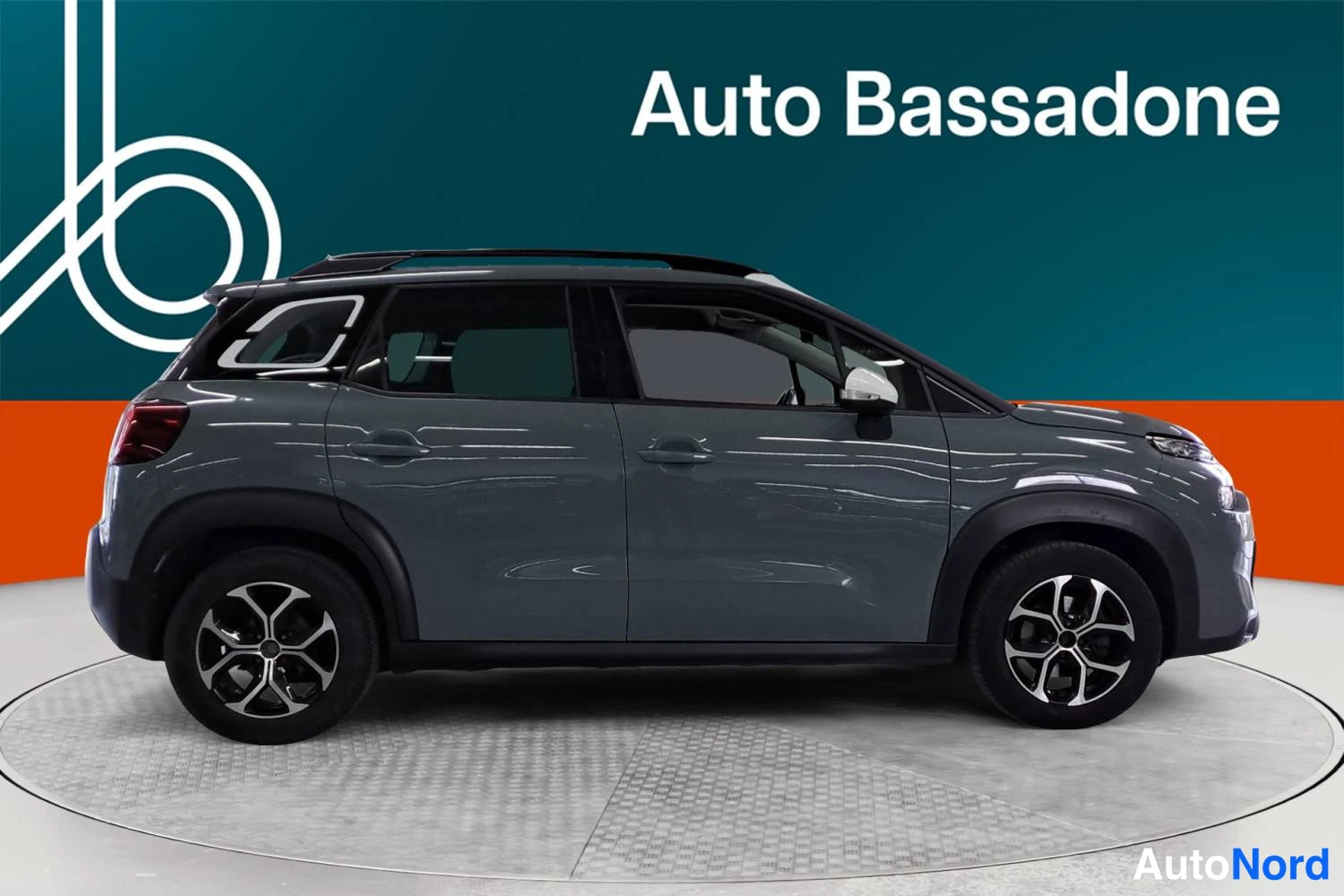 Harmaa Citroen C3 aircross 2021, sivulta, kuva 5