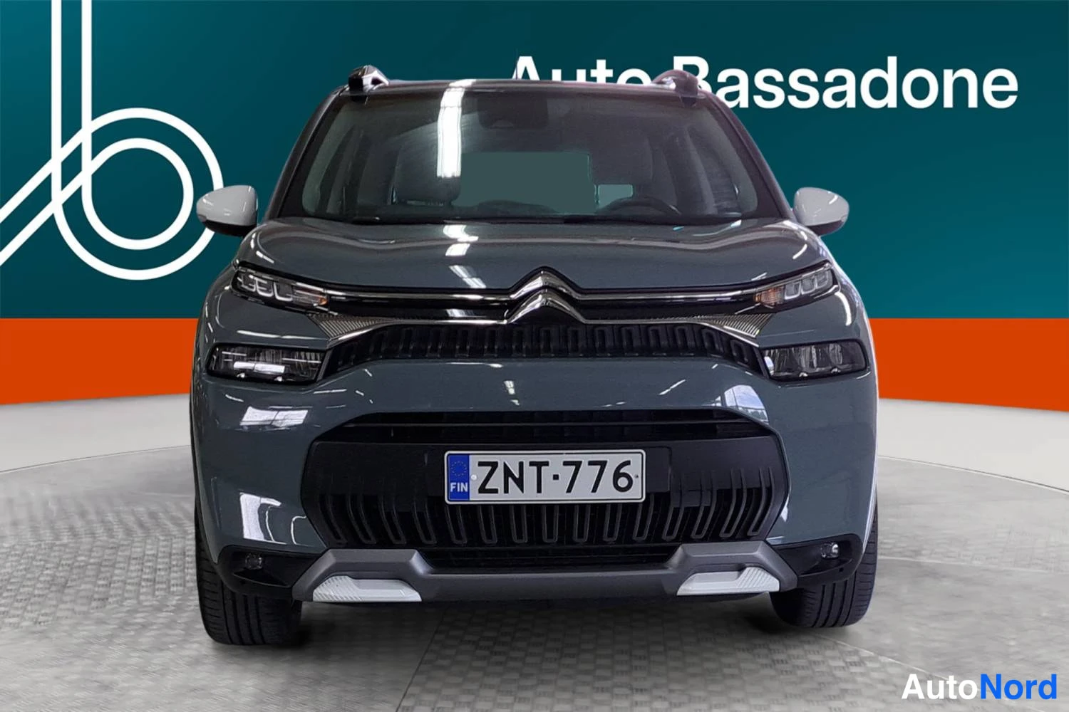 Harmaa Citroen C3 aircross 2021, edestä, kuva 3