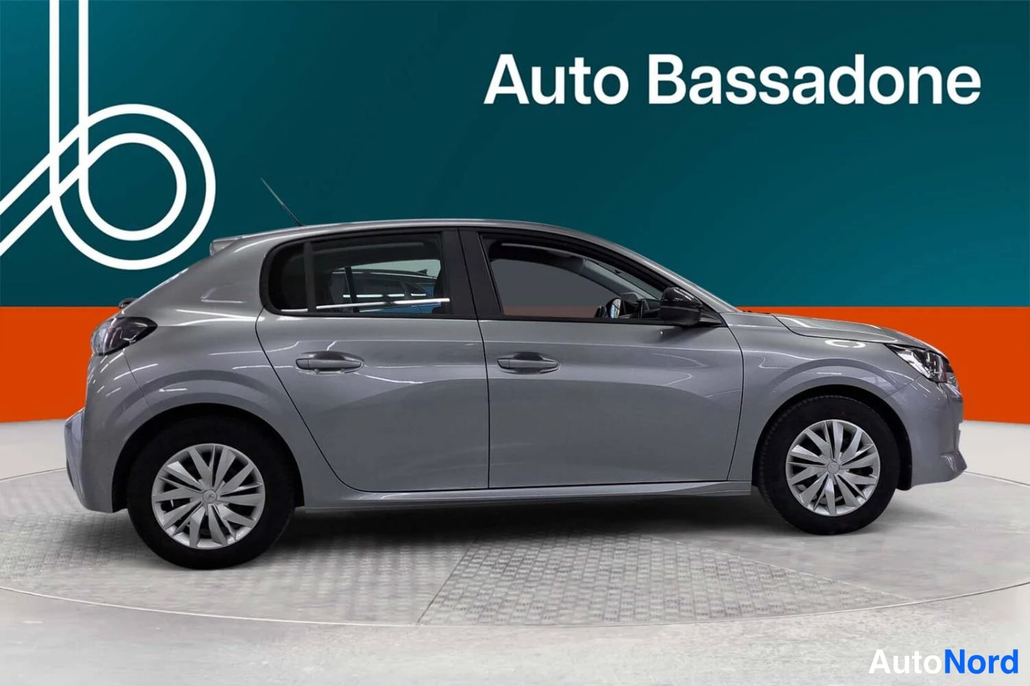 Hopea Peugeot 208 2022, etuviisto, keula oikealle, kuva 3