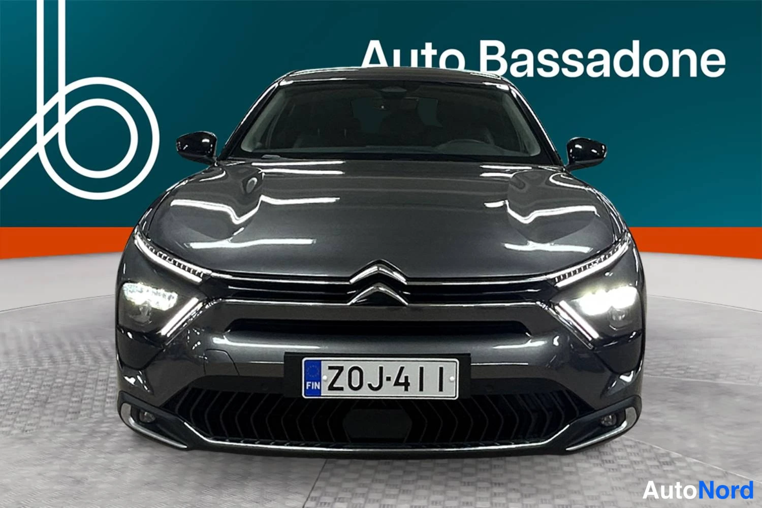 Harmaa Citroen C5 x 2022, edestä, kuva 3