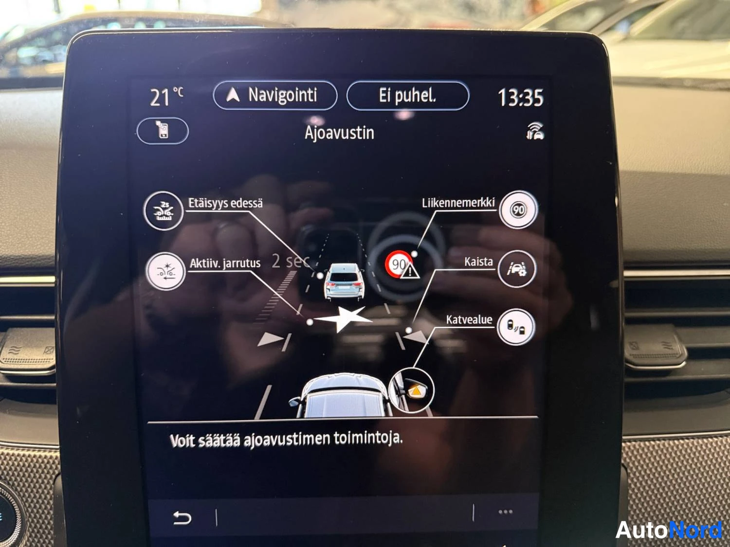Punainen Renault Arkana E-TECH 2022, kuva 17