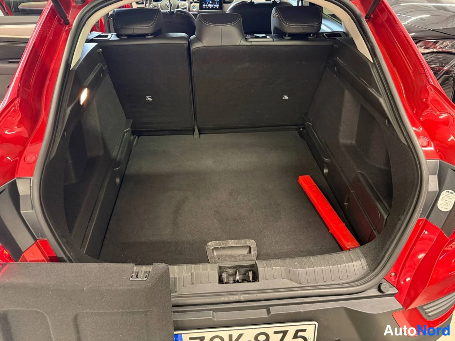 Punainen Renault Arkana E-TECH 2022, takaa, kuva 4