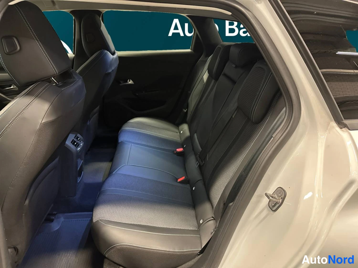 Valkoinen Peugeot 308 2023, kuva 15