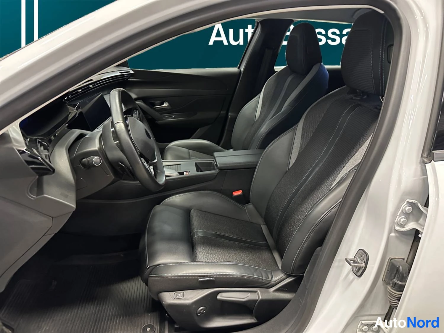 Valkoinen Peugeot 308 2023, kuva 11