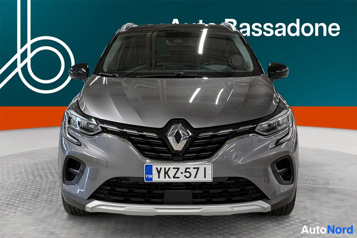 Harmaa Renault Captur 2022, edestä, kuva 4