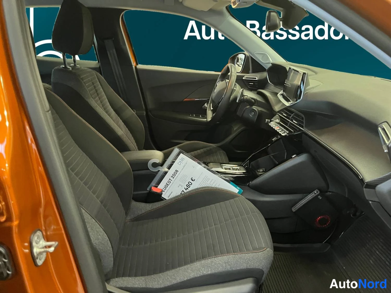 Oranssi Peugeot 2008 2022, kuva 12