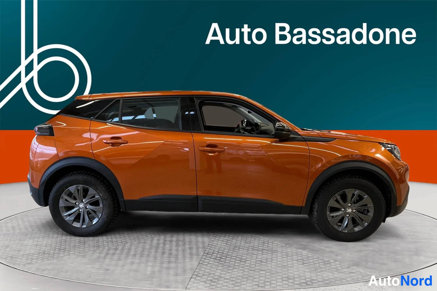 Oranssi Peugeot 2008 2022, sivulta, kuva 4