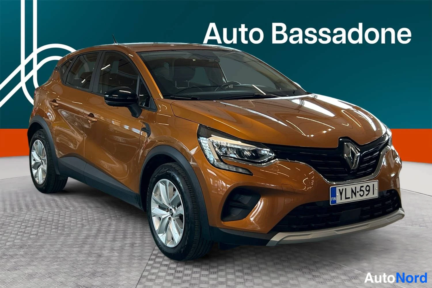 Oranssi Renault Captur E-TECH Plug-in hybrid 2022, etuviisto, keula oikealle, kuva 2