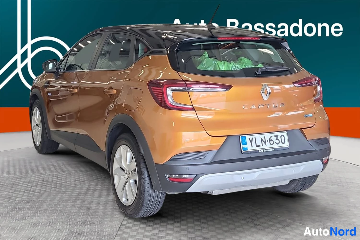 Oranssi Renault Captur E-TECH Plug-in hybrid 2022, takaviisto, kuva 8