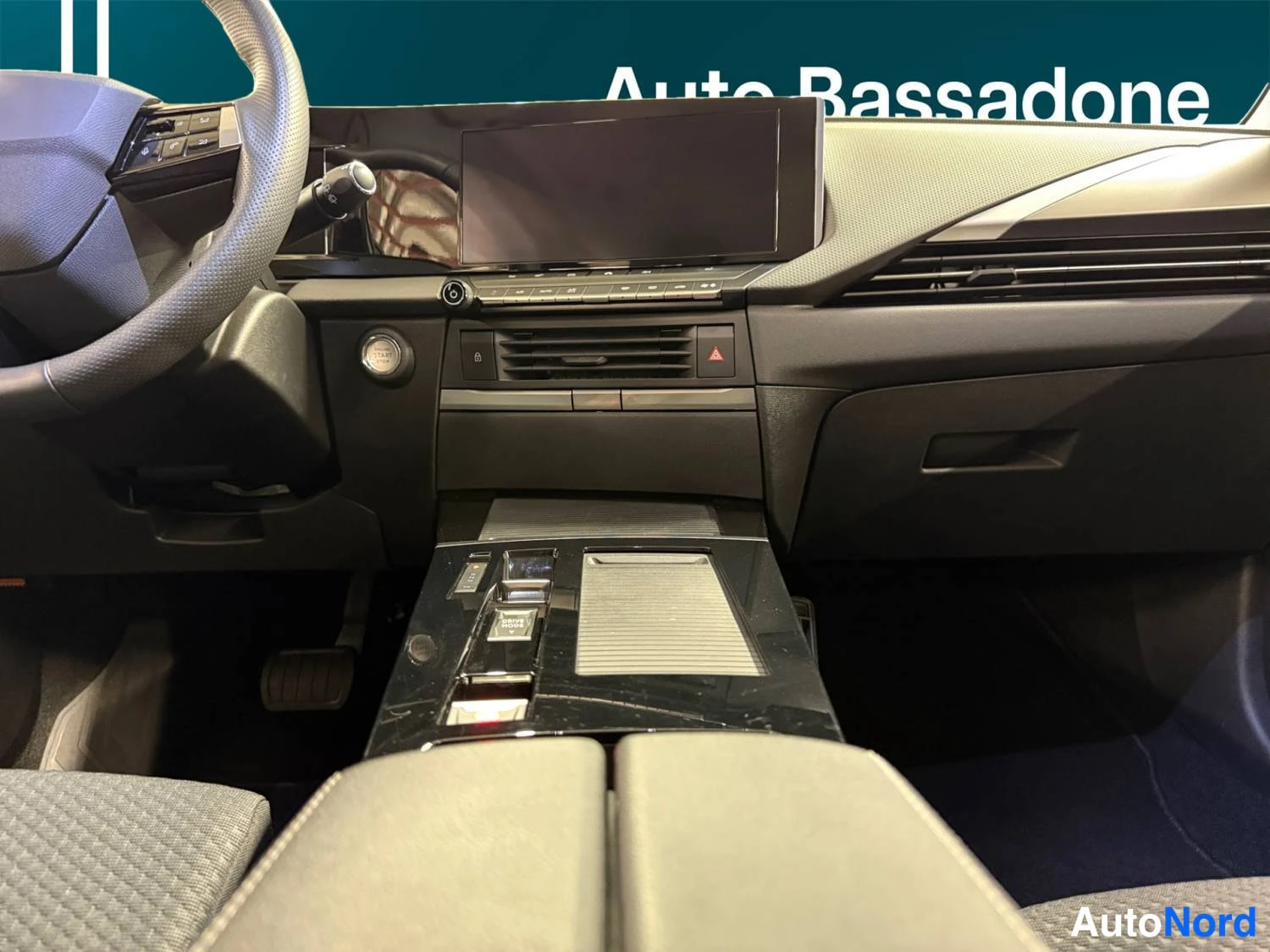 Valkoinen Opel Astra Sports Tourer 2024, kuva 12
