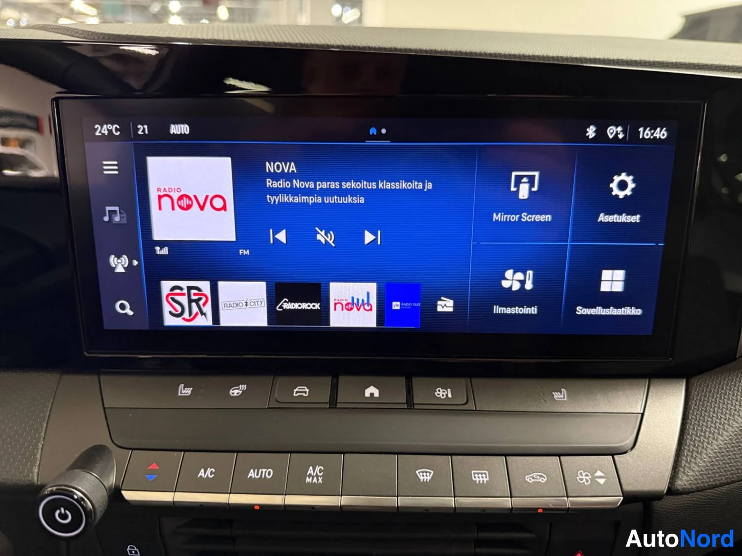 Valkoinen Opel Astra Sports Tourer 2024, kuva 20