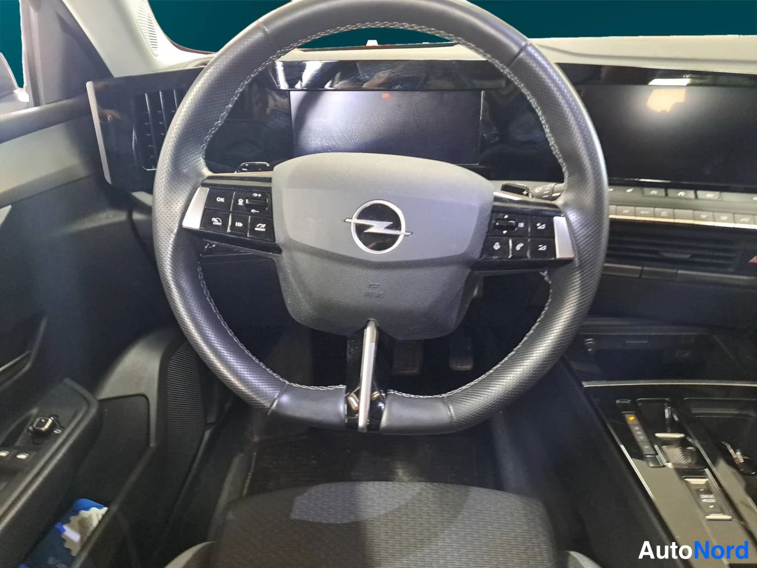 Valkoinen Opel Astra Sports Tourer 2024, kuva 18