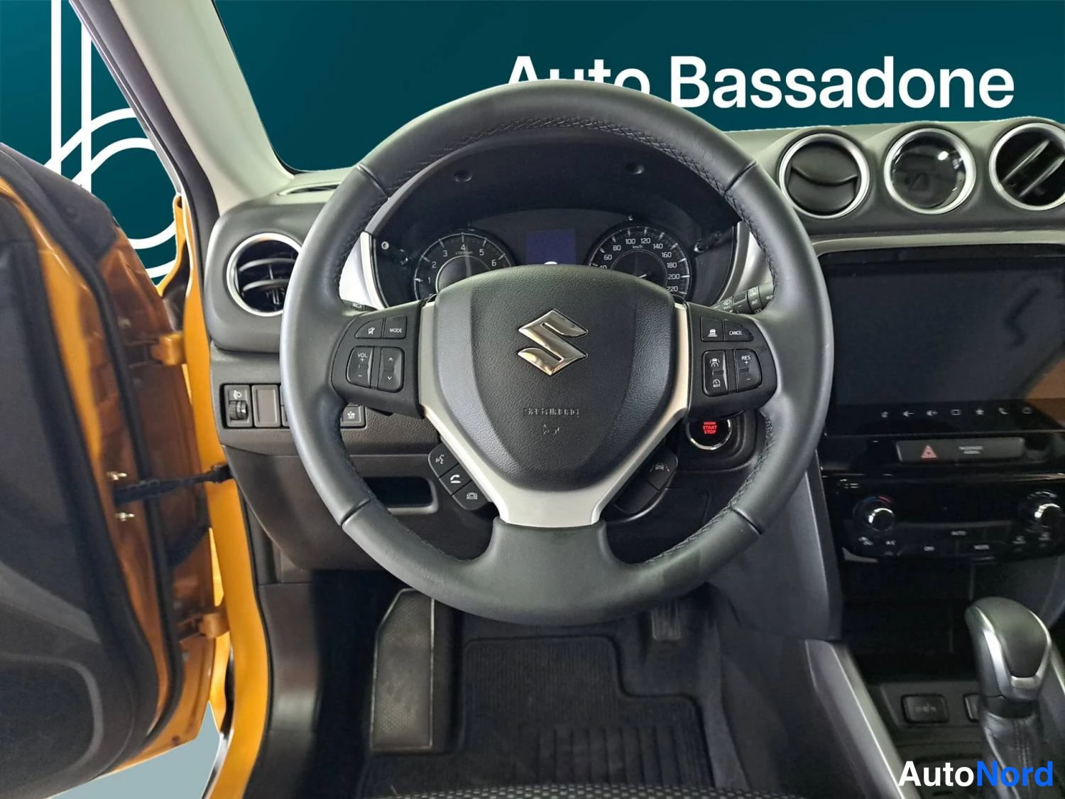 Keltainen Suzuki Vitara 2025, kuva 12