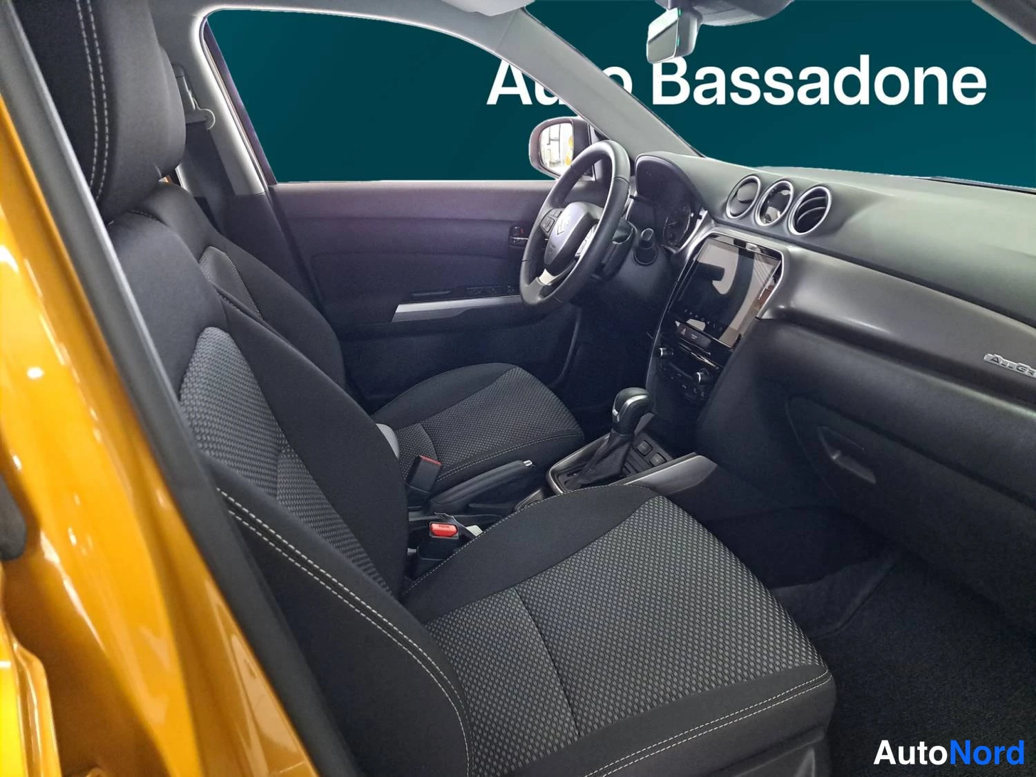 Keltainen Suzuki Vitara 2025, kuva 15