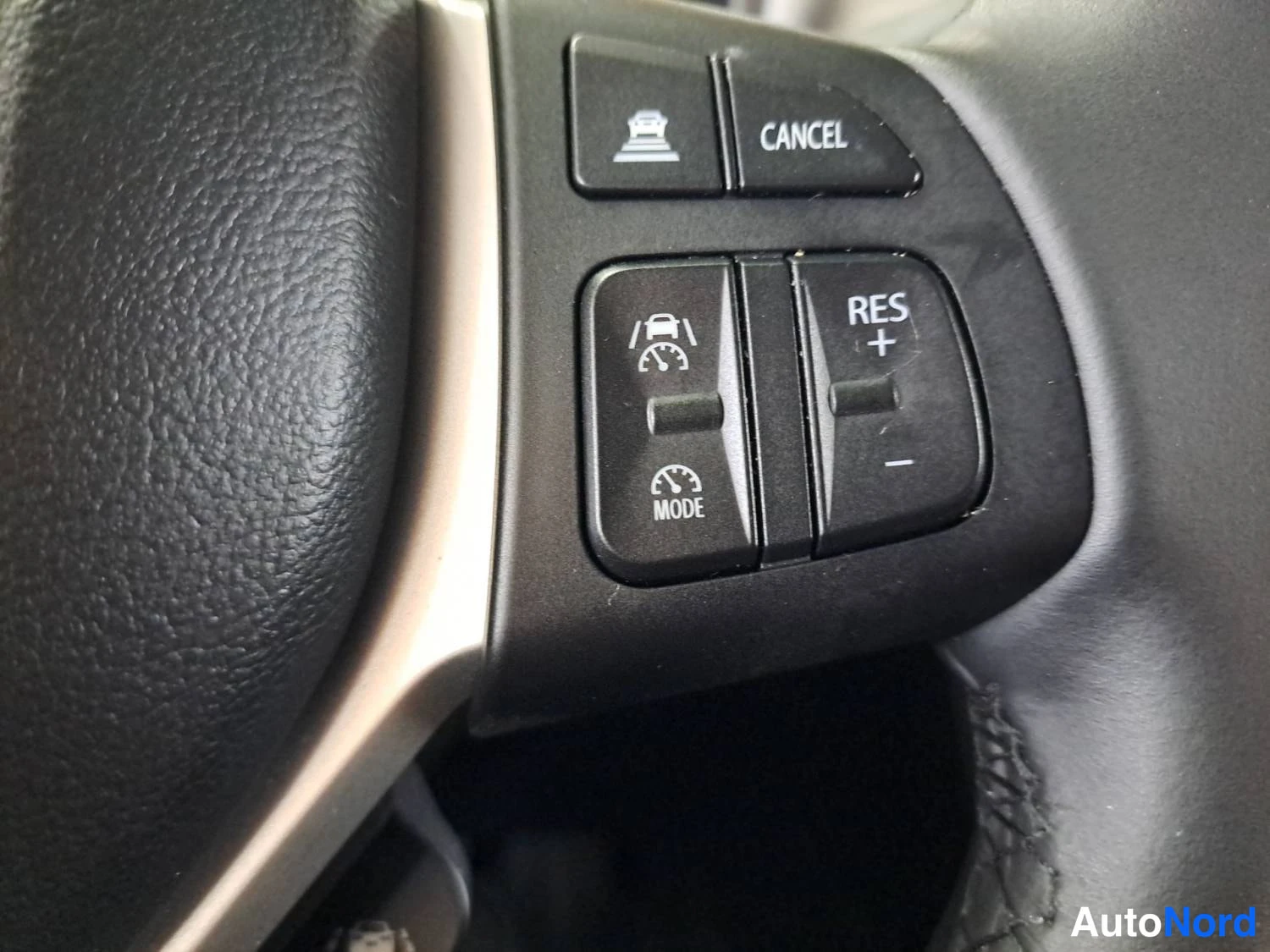 Keltainen Suzuki Vitara 2025, kuva 17