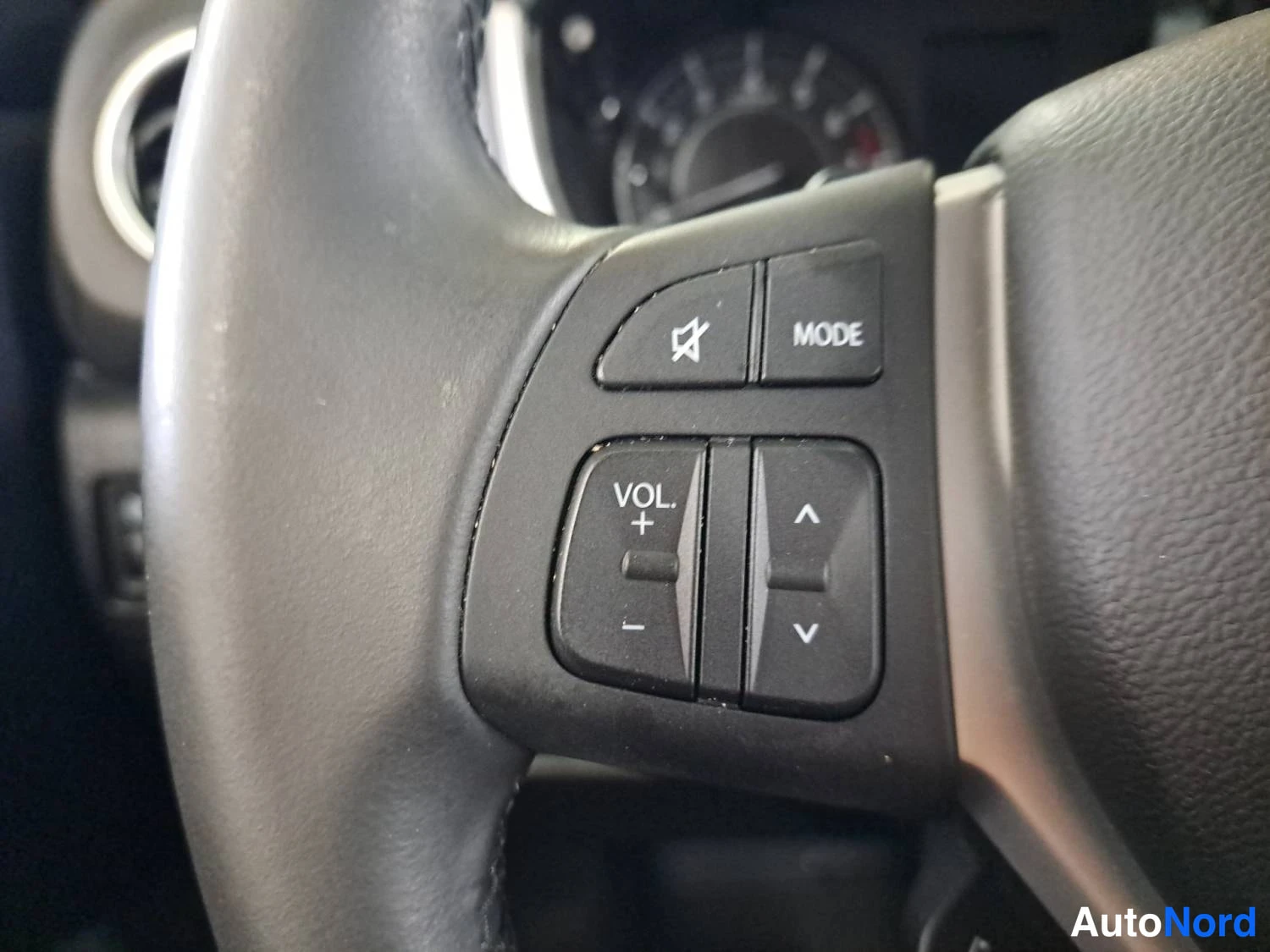 Keltainen Suzuki Vitara 2025, kuva 18