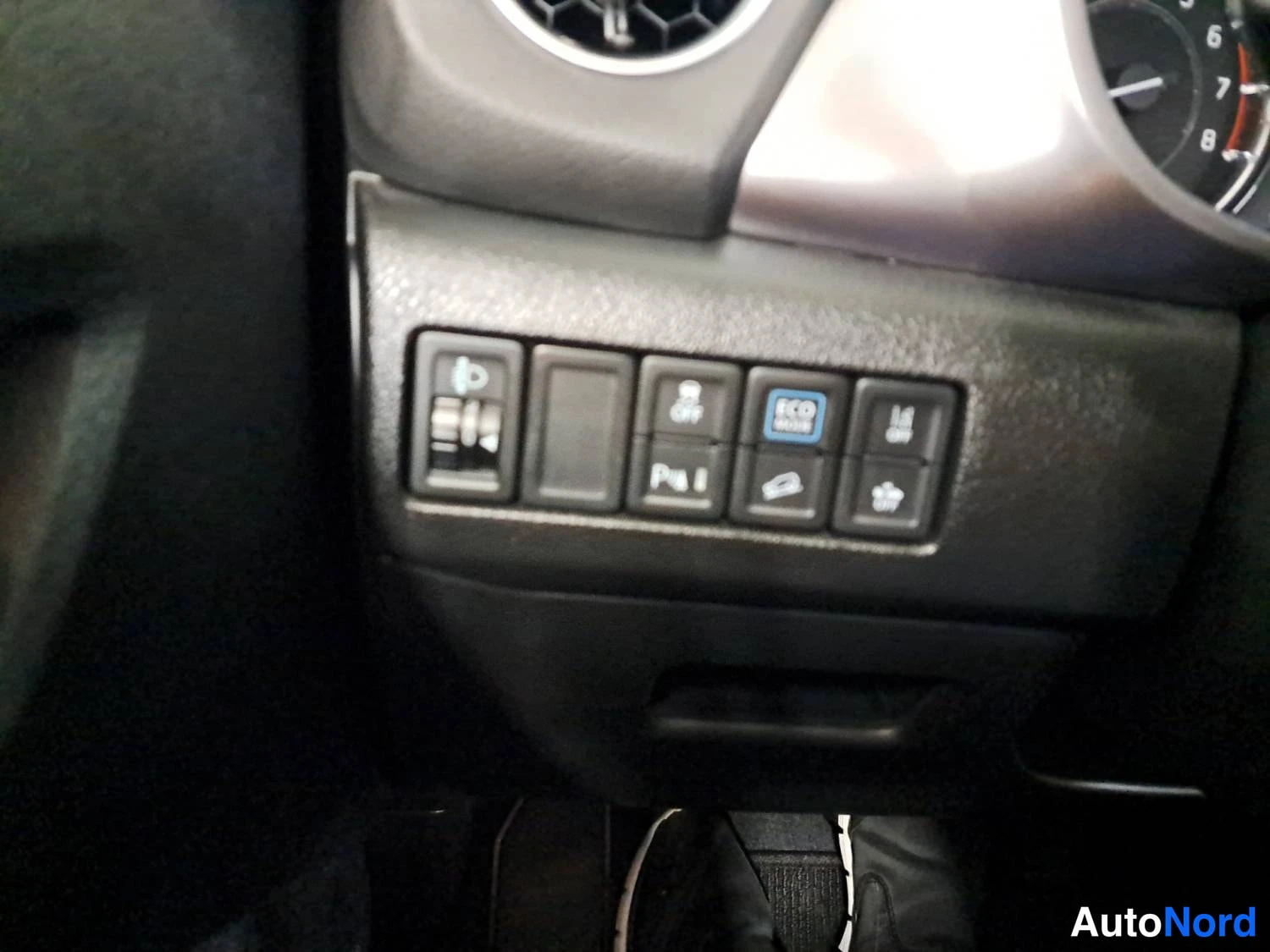 Keltainen Suzuki Vitara 2025, kuva 24