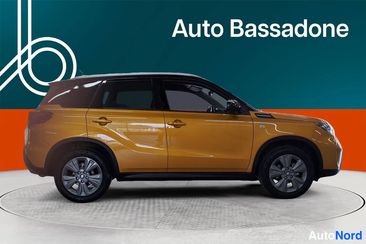 Keltainen Suzuki Vitara 2025, sivulta, kuva 5