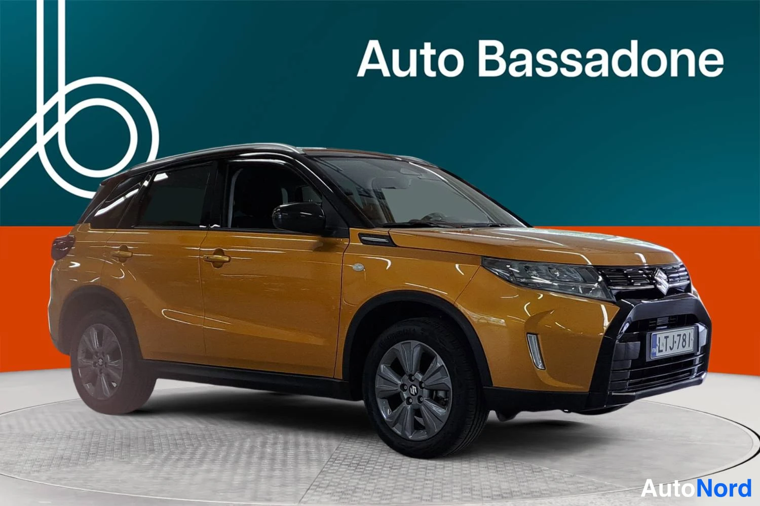 Keltainen Suzuki Vitara 2025, etuviisto, keula oikealle, kuva 3