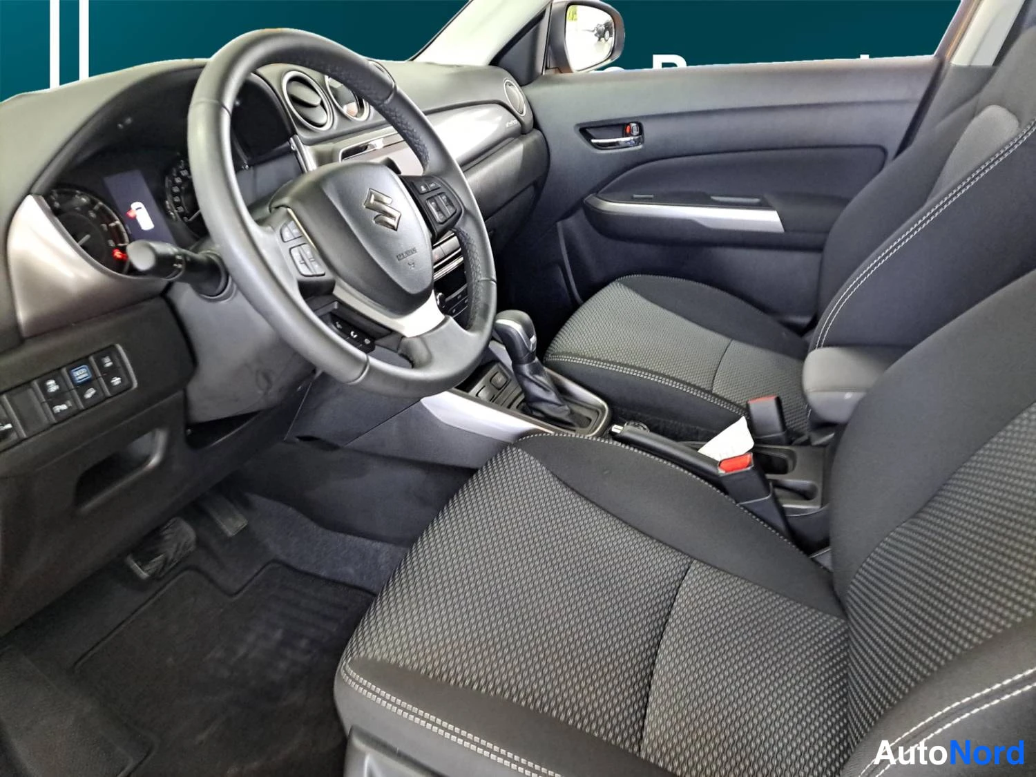 Keltainen Suzuki Vitara 2025, kuva 9
