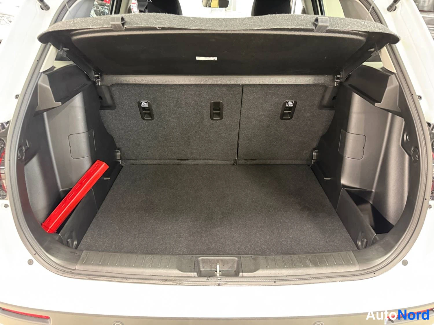 Valkoinen Suzuki Vitara 2024, kuva 15