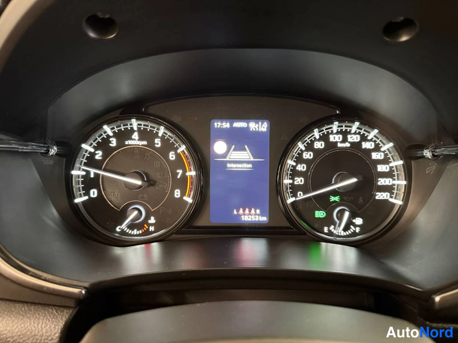 Valkoinen Suzuki Vitara 2024, kuva 18