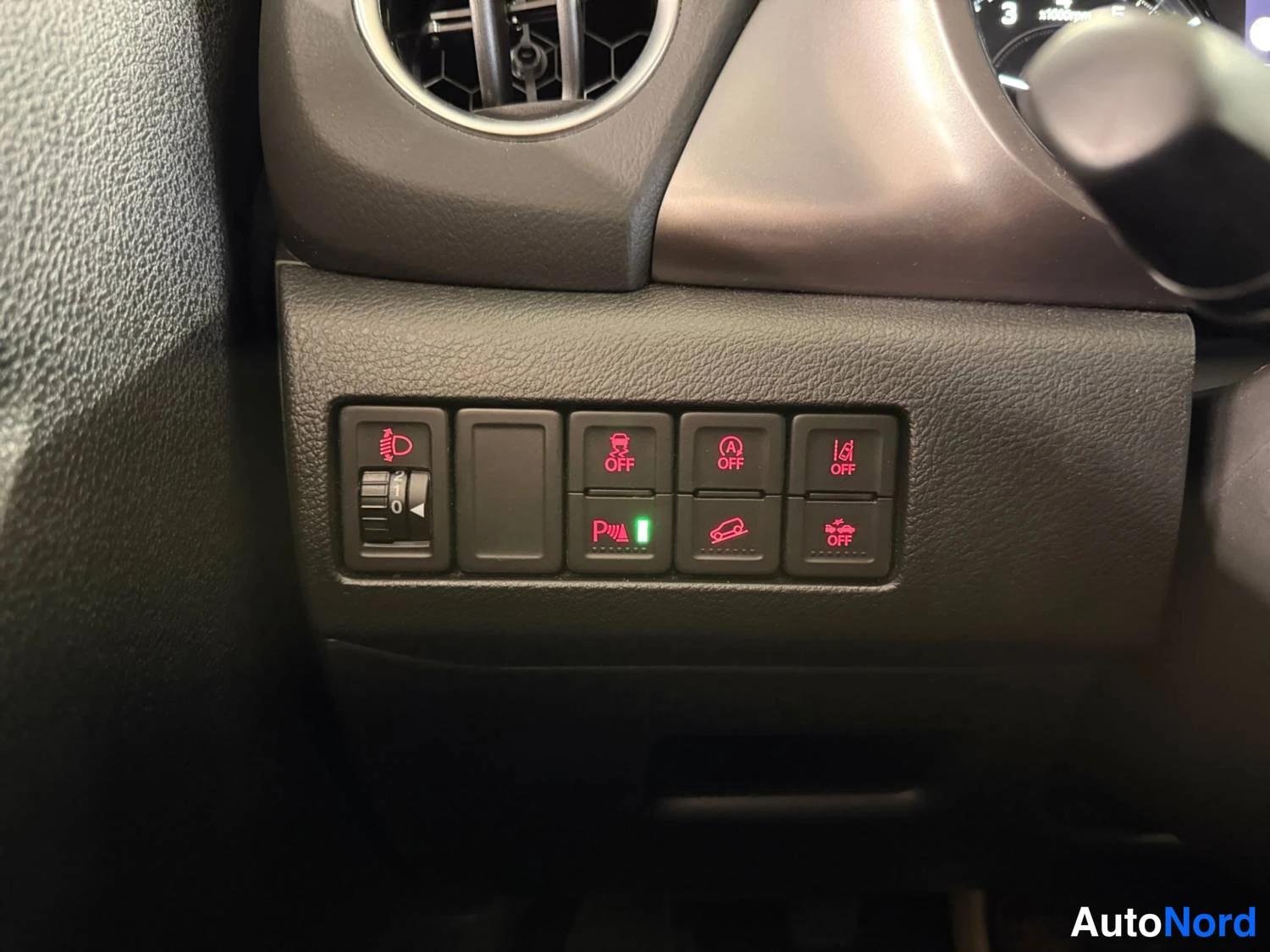 Valkoinen Suzuki Vitara 2024, kuva 19