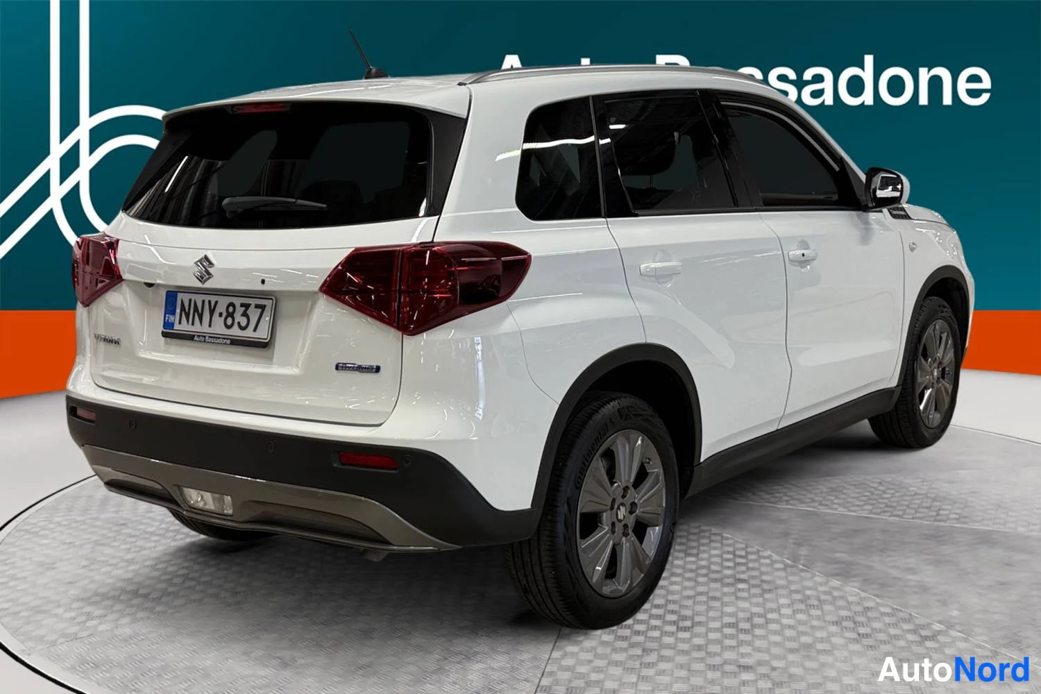 Valkoinen Suzuki Vitara 2024, takaviisto, kuva 6
