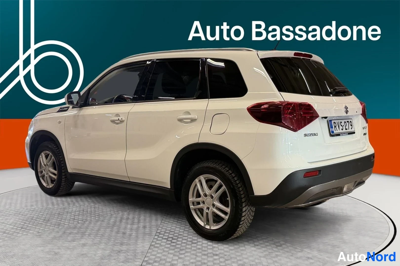 Valkoinen Suzuki Vitara 2024, takaviisto, kuva 6