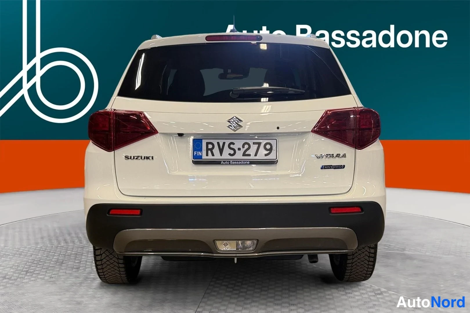 Valkoinen Suzuki Vitara 2024, takaa, kuva 8