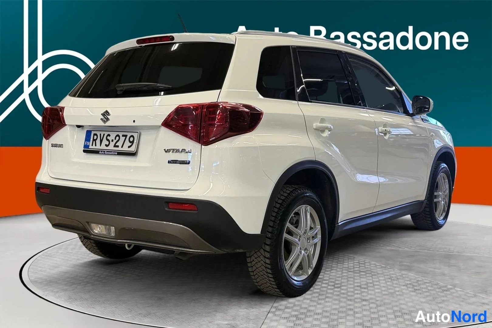 Valkoinen Suzuki Vitara 2024, takaviisto, kuva 7