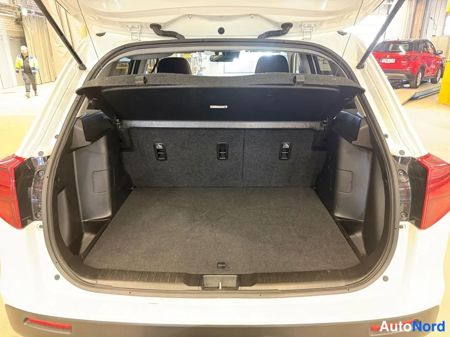 Valkoinen Suzuki Vitara 2024, tavaratila, kuva 16
