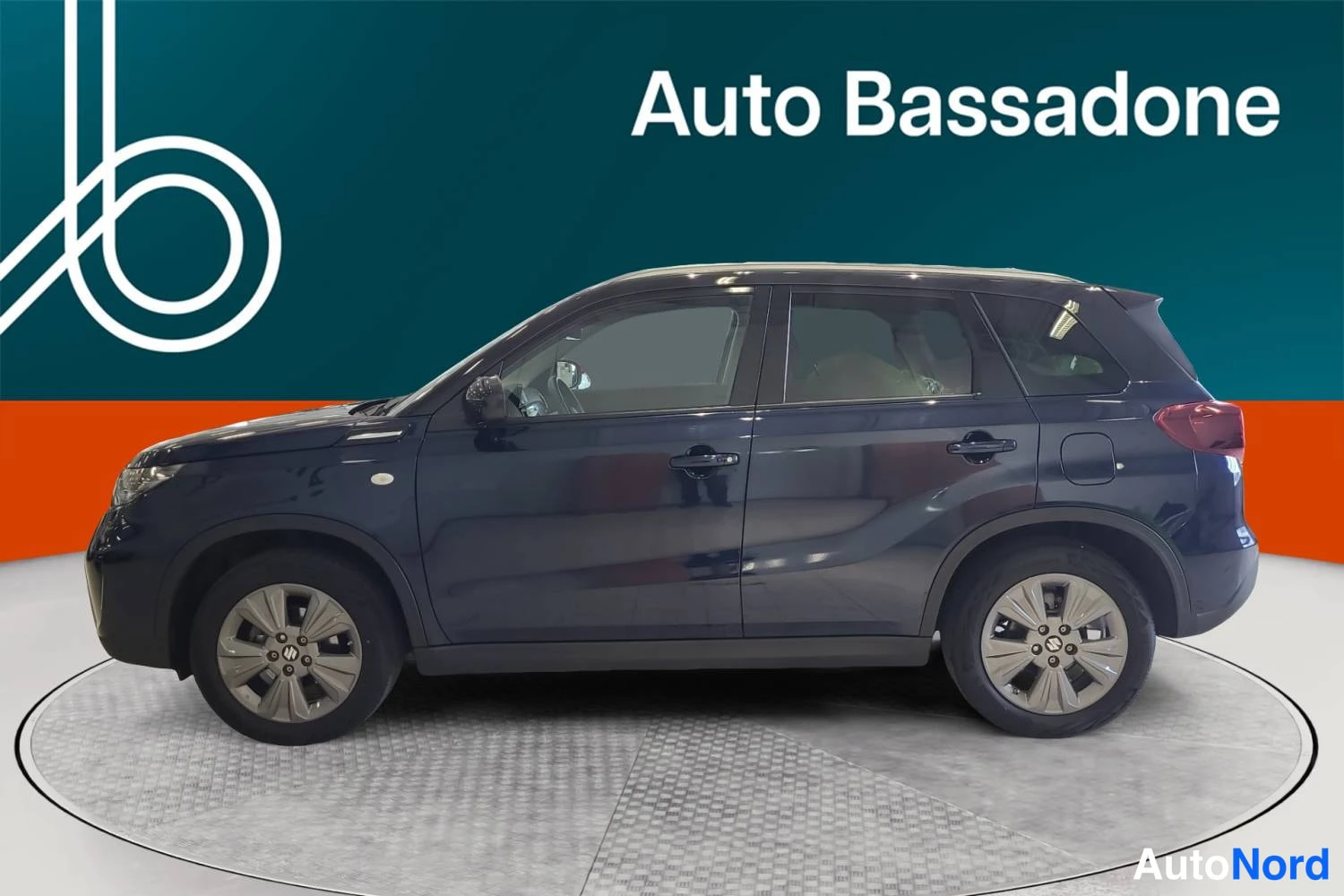 Sininen Suzuki Vitara 2025, sivulta, kuva 4