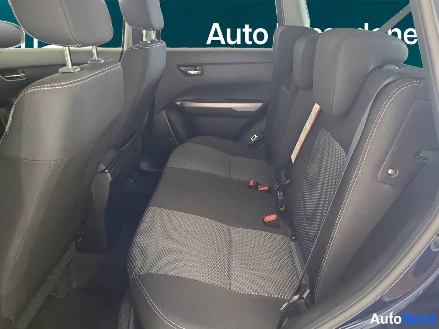 Sininen Suzuki Vitara 2025, kuva 11