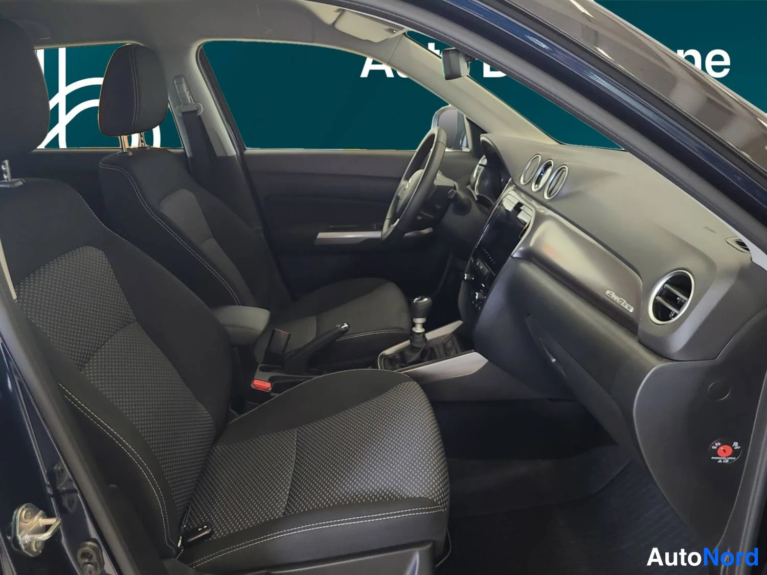 Sininen Suzuki Vitara 2025, kuva 13