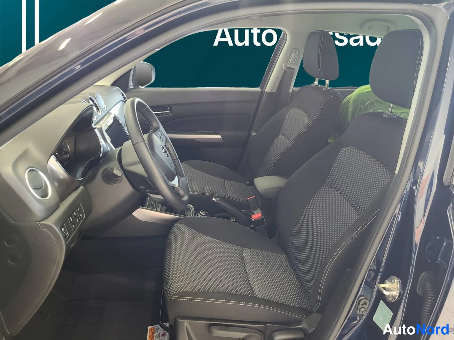 Sininen Suzuki Vitara 2025, kuva 28