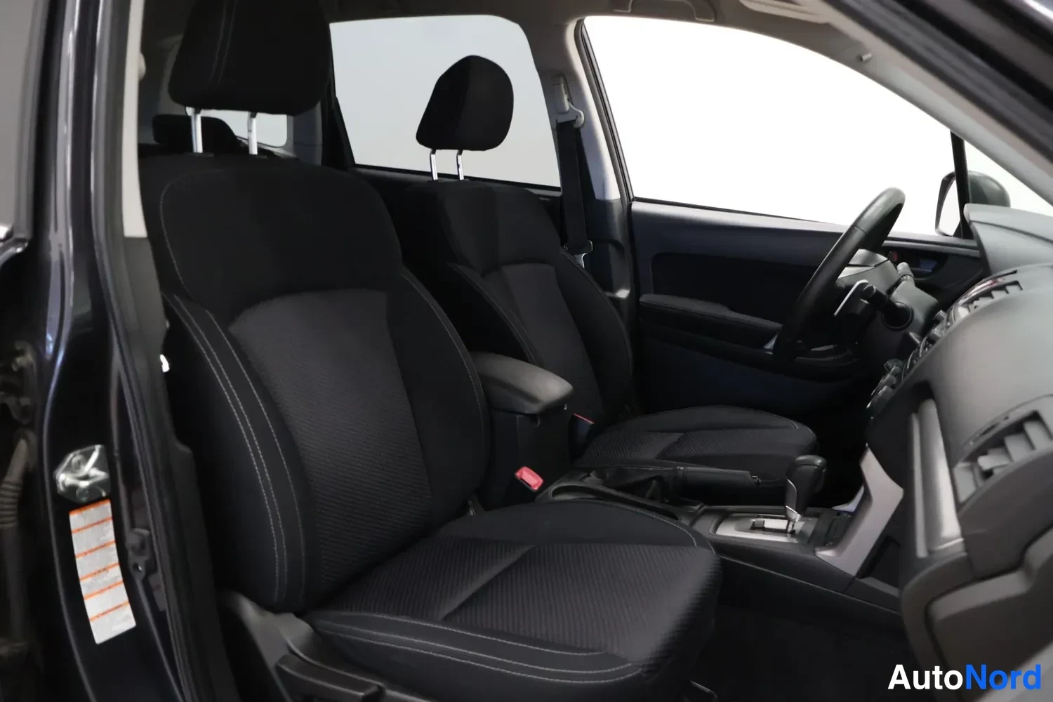 Harmaa Subaru Forester 2015, kuva 7