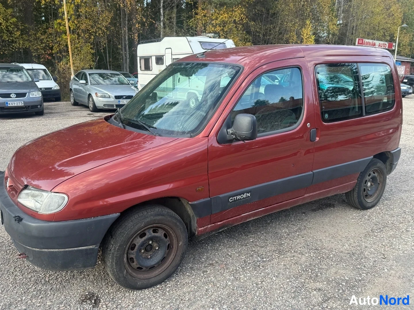 Oranssi Citroen Berlingo 1998, etuviisto, keula vasemmalle, kuva 2