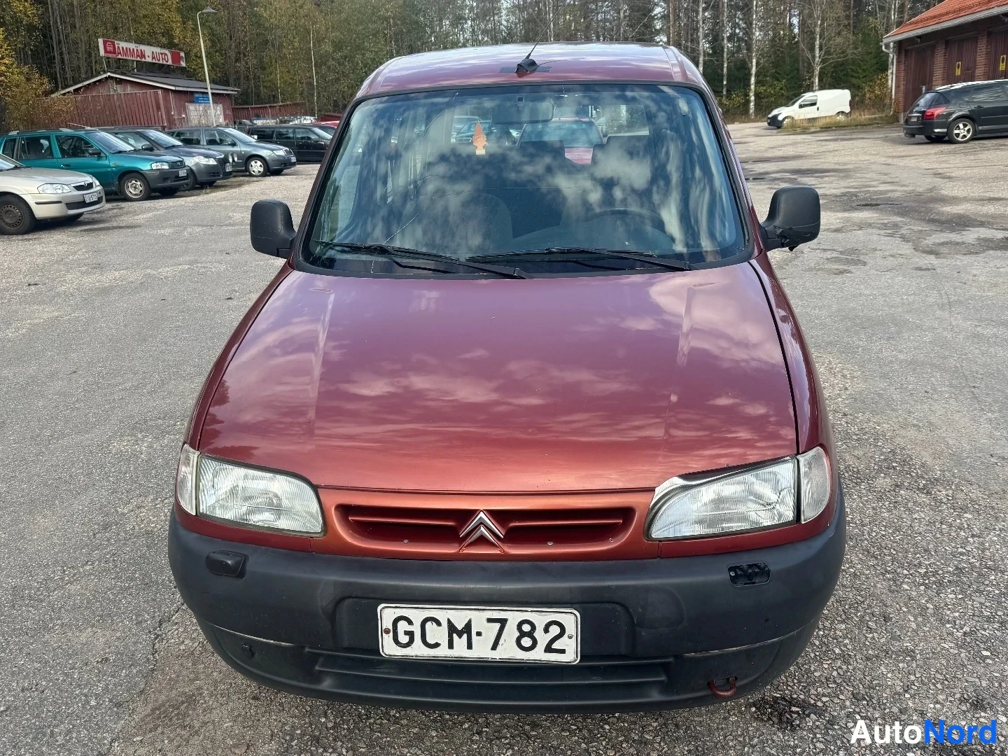 Oranssi Citroen Berlingo 1998, edestä, kuva 4