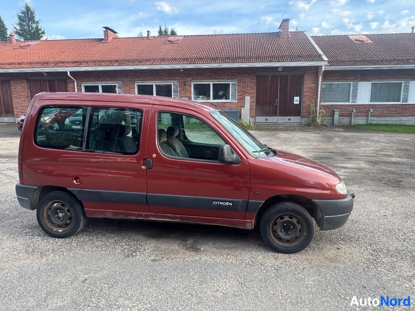 Oranssi Citroen Berlingo 1998, sivulta, kuva 5