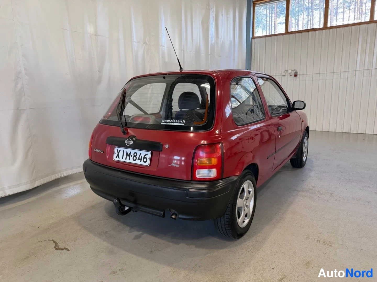 Punainen Nissan Micra 1999, takaviisto, kuva 4